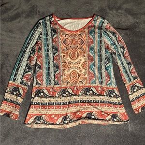 Women’s cotton soft comfy long sleeved shirt.